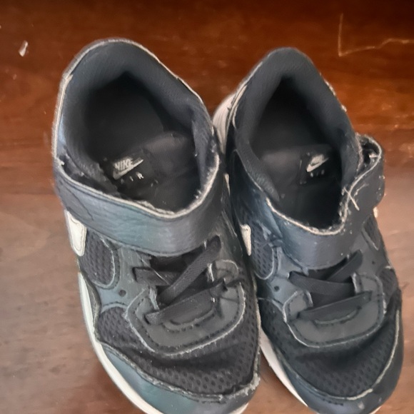 Toddler Boys Nike Black and White Sneakers - Size 9C - Picture 2 of 2